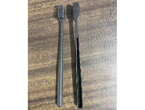 淺灰色牙刷